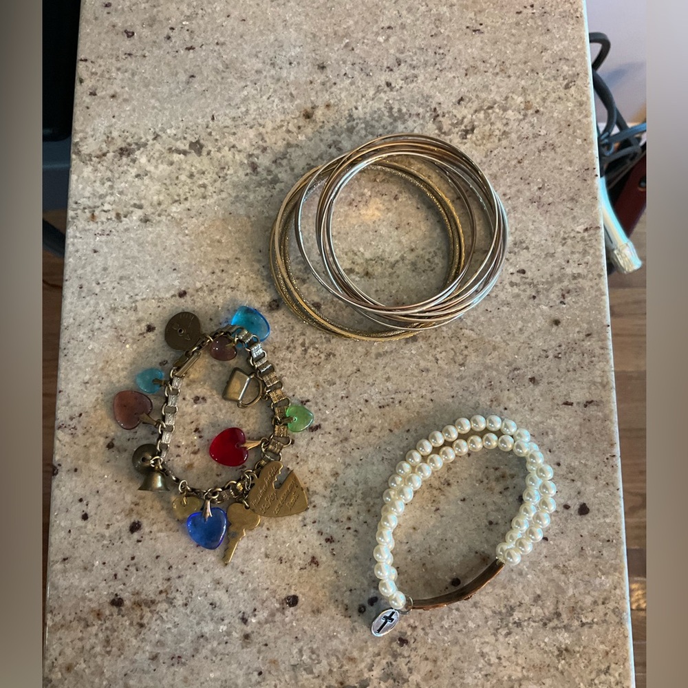 Bracelets (12) - Picture 2 of 10